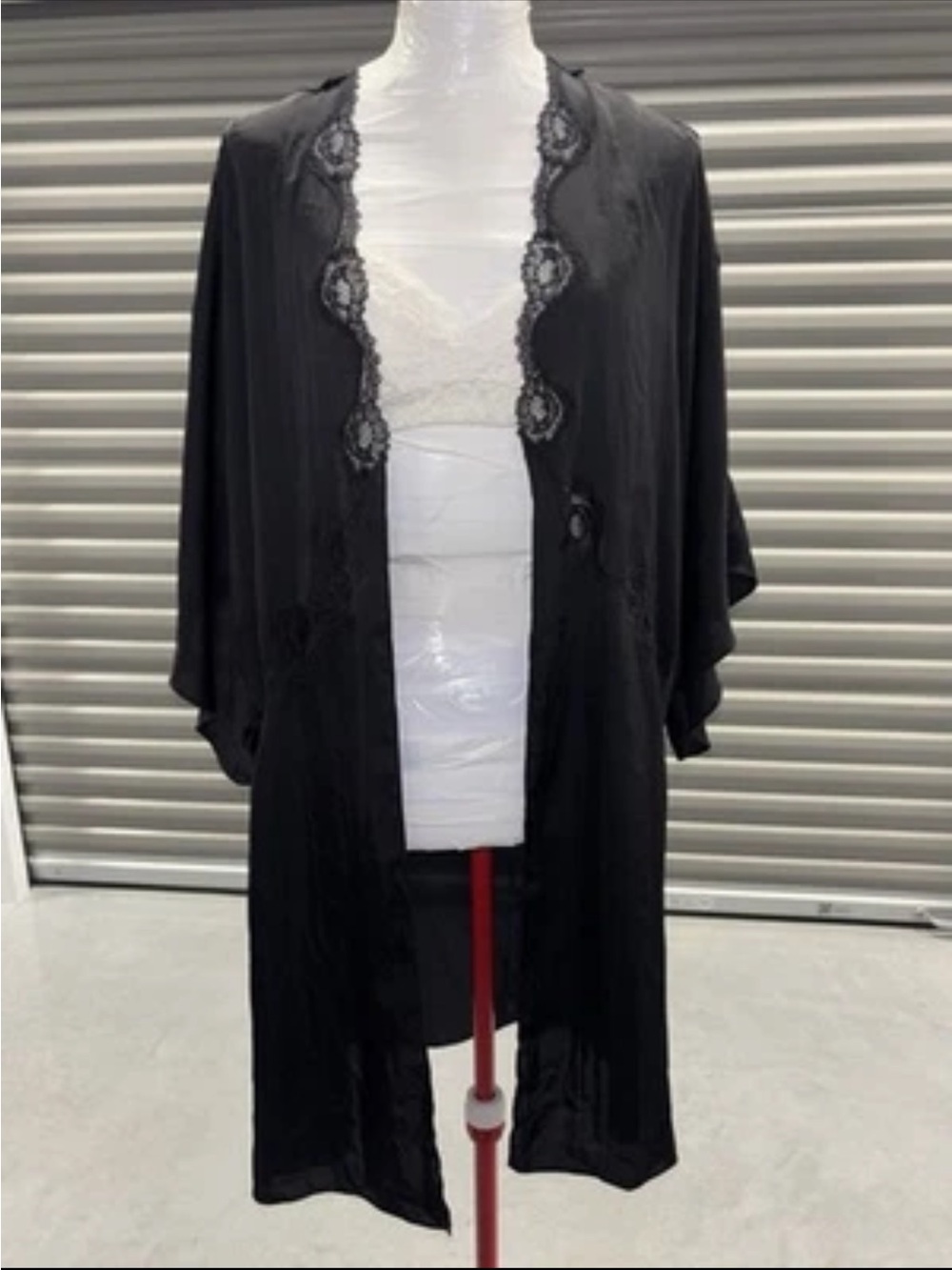 Victoria’s Secret Lace Trim Black Satin Kimono Tie Front Robe SZ.XS - Picture 4 of 10